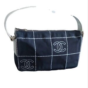 Vintage Chanel chocolate bar shoulder bag in canvas